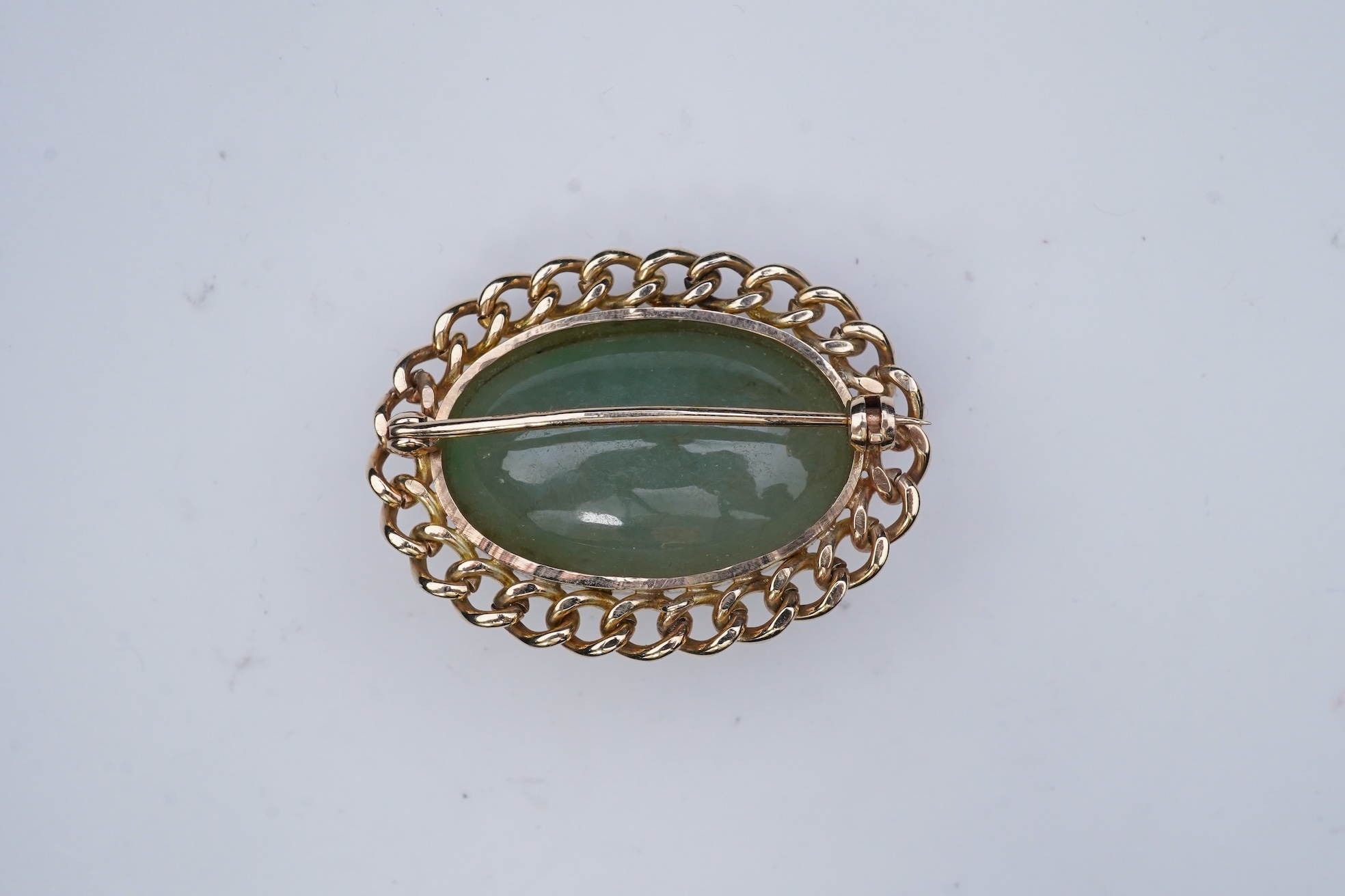 A 9ct gold and jadeite brooch